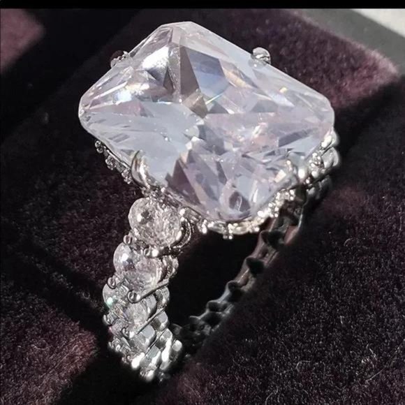 NEW 925 STERLING SILVER DIAMOND CUSHION RING, CUTE RING, SHINY RING. - Picture 3 of 5